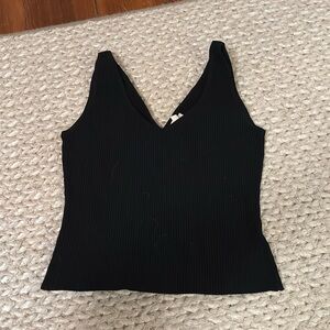 Black ribbed tank top
-size small
-never been worn
-fits like a medium